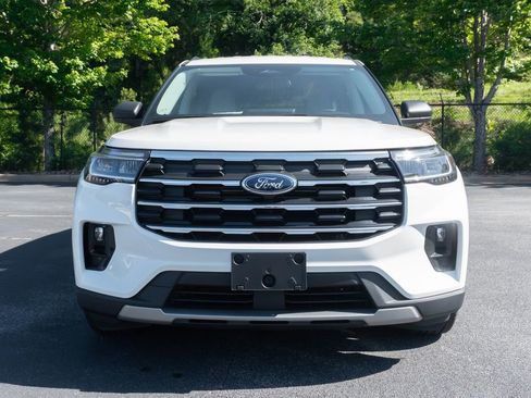 Used 2025 Ford Explorer Active w/ Active Comfort Package RWD image 3