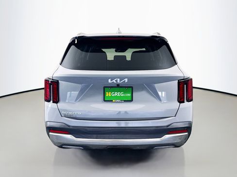 Used 2025 Kia Sorento S FWD image 8