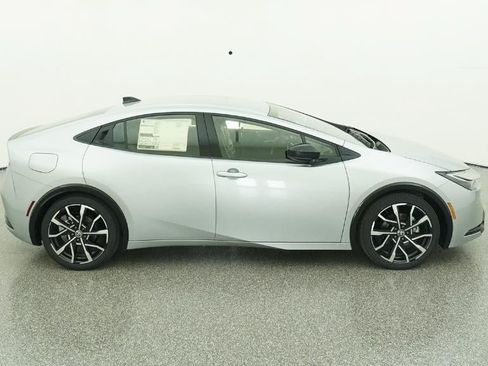 New 2026 Toyota Prius Plug-In Hybrid FWD image 11