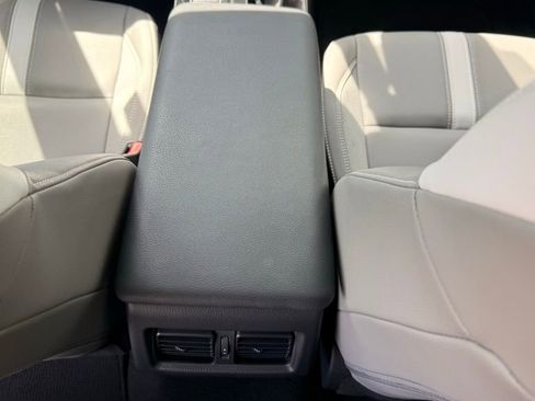 Used 2025 Toyota Camry SE image 31