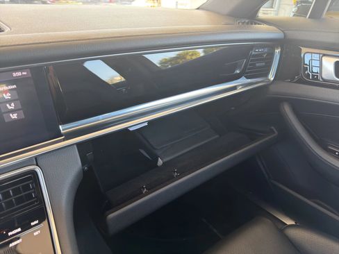 Used 2018 Porsche Panamera 4 image 41