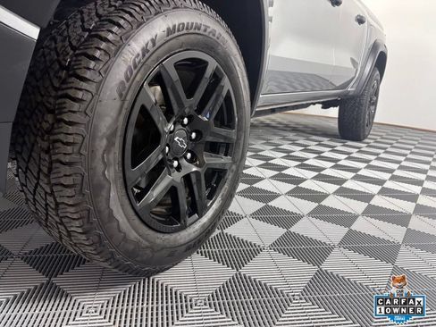 Used 2023 Chevrolet Colorado Trail Boss w/ Technology Package AWD/4WD image 13