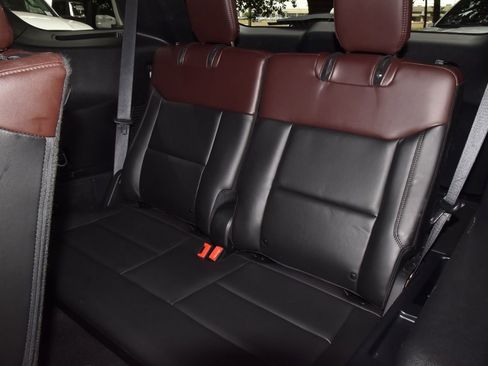Used 2023 Ford Explorer Platinum w/ Technology Package RWD image 15