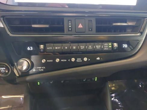 Used 2024 Lexus ES 300h w/ Premium Package FWD image 25