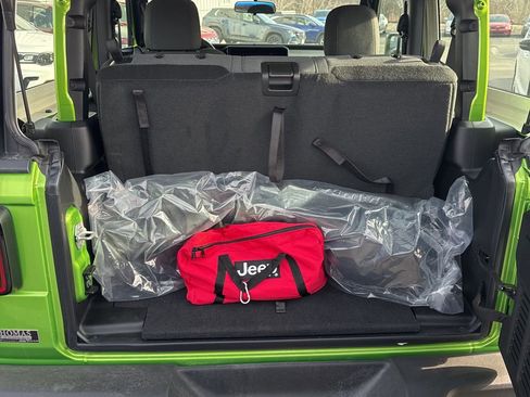 Used 2025 Jeep Wrangler Sport image 9