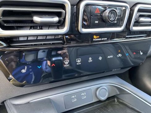 New 2026 Nissan Sentra SR w/ SR Premium Package FWD image 14