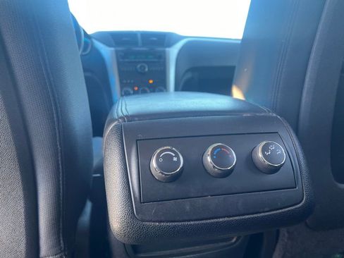 Used 2010 Chevrolet Traverse LT w/ Personal Connectivity Package image 9