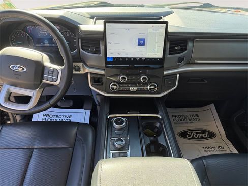 Used 2022 Ford Expedition XLT image 10