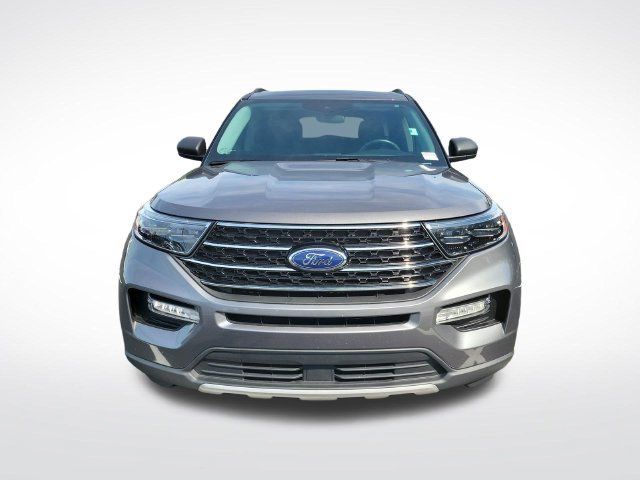 Used 2021 Ford Explorer XLT w/ Equipment Group 202A AWD/4WD image 17