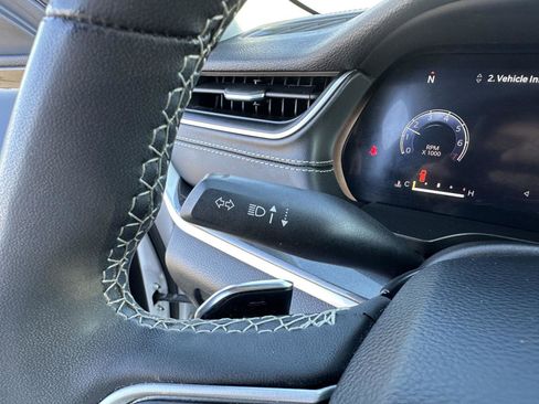 Used 2023 Jeep Grand Cherokee Laredo image 25