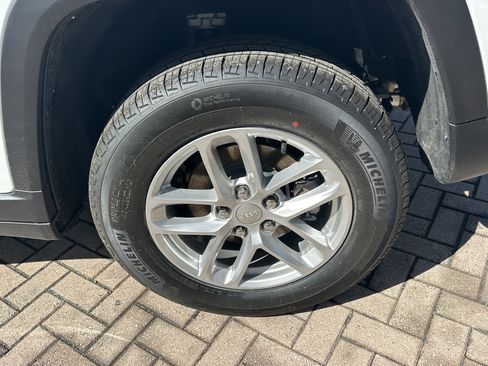 New 2026 Jeep Grand Cherokee Laredo X image 13