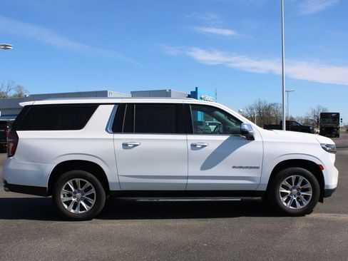 Used 2023 Chevrolet Suburban Premier image 11