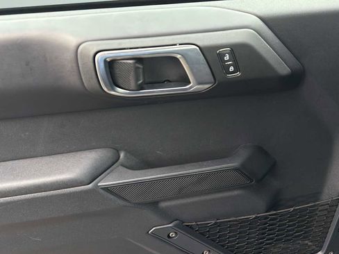 Used 2025 Ford Bronco Badlands image 19