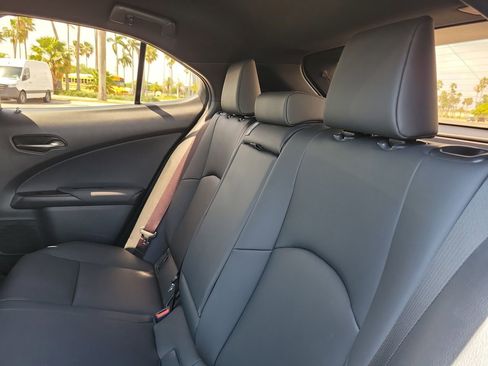 Used 2021 Lexus UX 200 FWD image 12