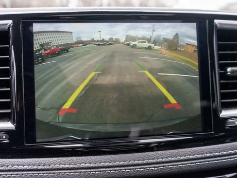 Used 2023 Chrysler Pacifica Limited image 19