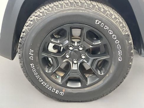 Used 2022 Jeep Cherokee Latitude AWD/4WD image 30