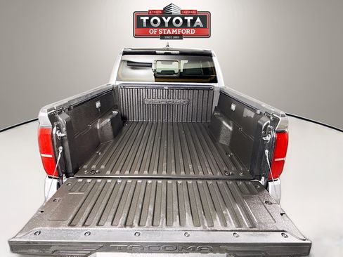 Used 2025 Toyota Tacoma SR5 w/ SR5 Upgrade Package AWD/4WD image 23