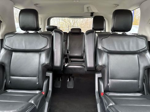 Used 2025 Ford Expedition Platinum AWD/4WD image 16