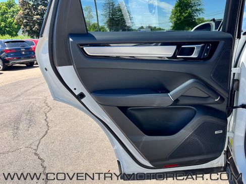 Used 2023 Porsche Cayenne Platinum Edition AWD/4WD image 43