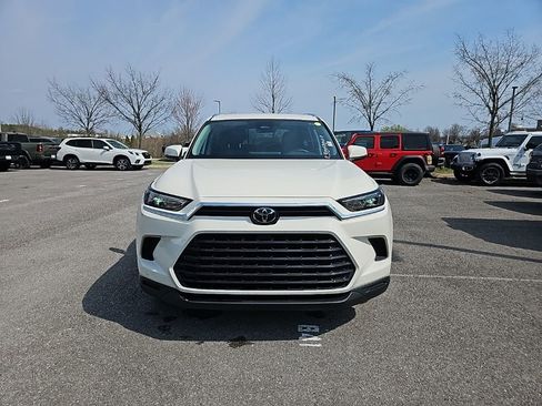 Used 2024 Toyota Grand Highlander XLE image 2