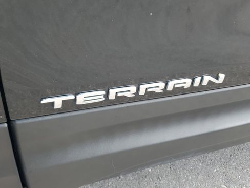 Used 2024 GMC Terrain SLE FWD image 11