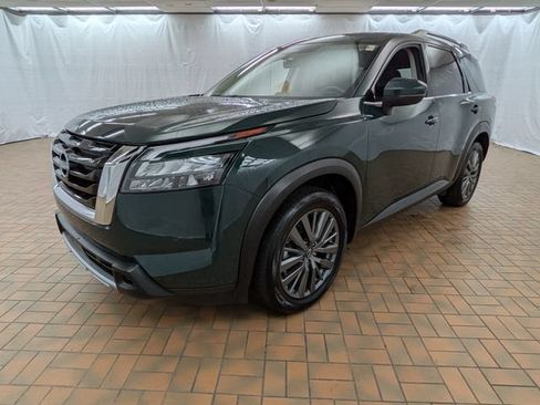 Used 2025 Nissan Pathfinder SL w/ SL Premium Package AWD/4WD image 3