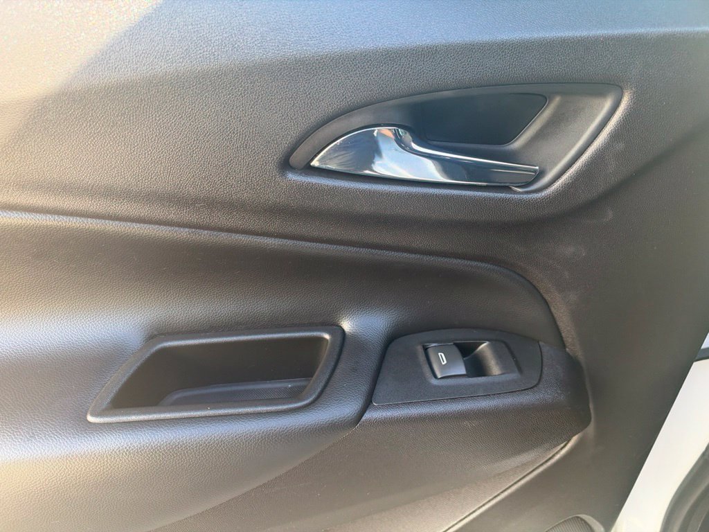 Used 2018 Chevrolet Equinox LT FWD image 17
