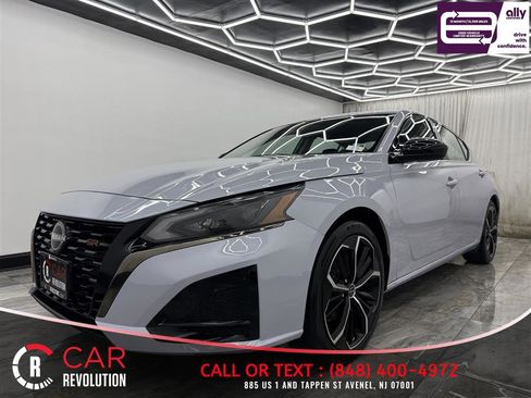 Used 2024 Nissan Altima 2.5 SR image 3