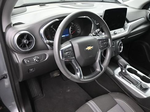 Used 2025 Chevrolet Blazer LT FWD image 16