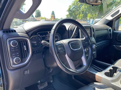 Used 2022 GMC Sierra 3500 Denali w/ Denali Black Diamond Edition AWD/4WD image 6
