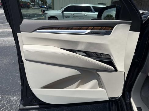 New 2026 Cadillac Escalade Platinum Sport w/ LPO, Floor Liner Package AWD/4WD image 19