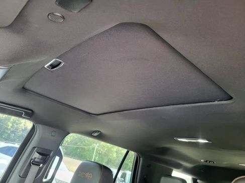 Used 2022 Chevrolet Tahoe High Country AWD/4WD image 12