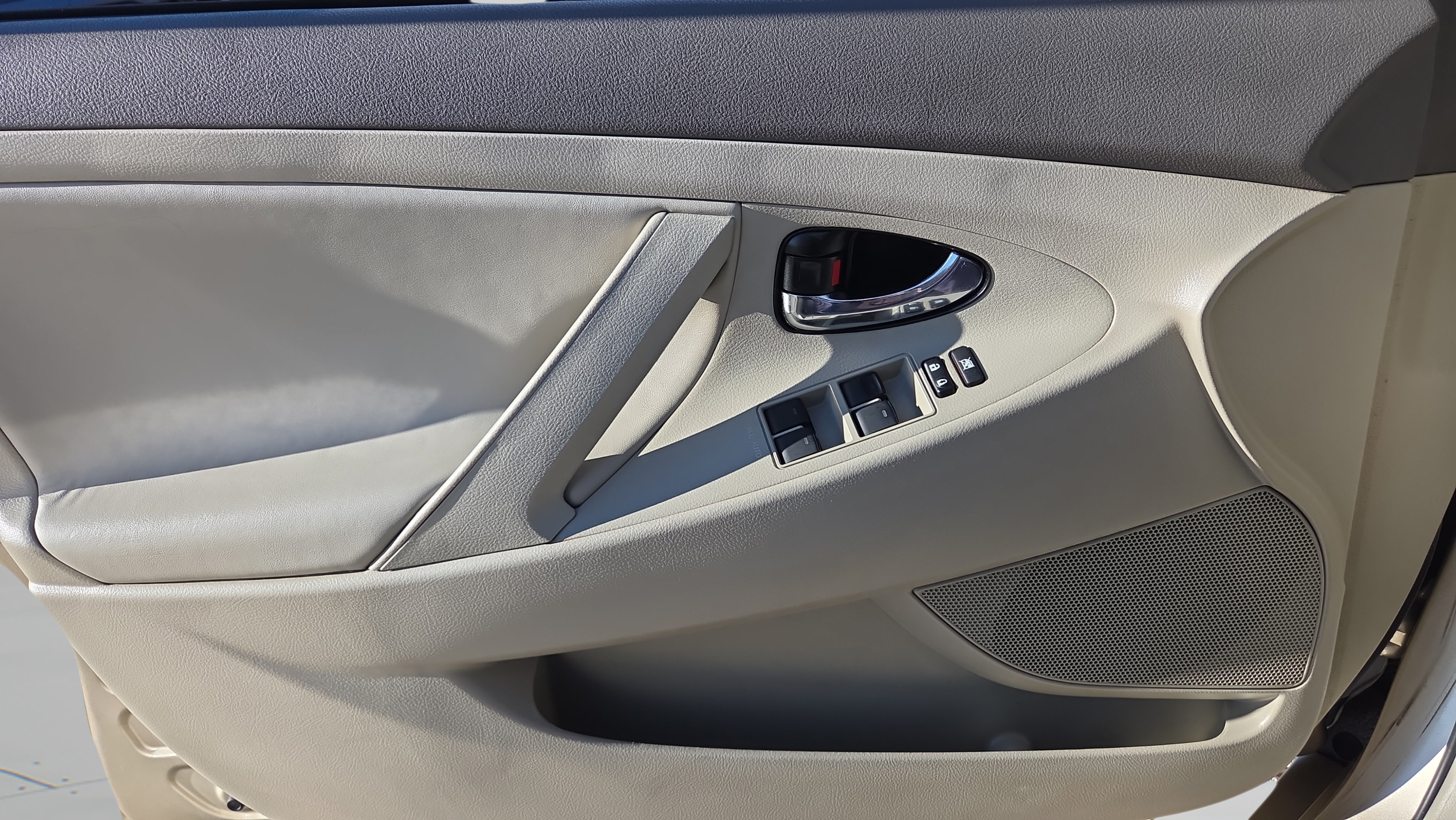 Used 2011 Toyota Camry LE w/ LE Extra-Value Pkg FWD image 32