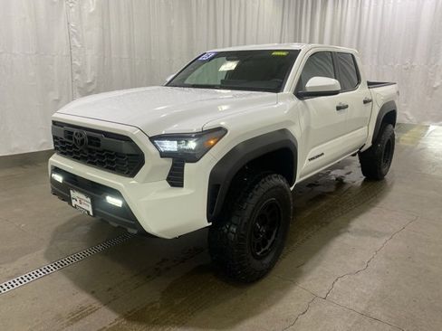 Certified 2025 Toyota Tacoma TRD Off-Road image 7