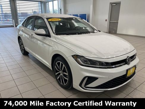 Certified 2025 Volkswagen Jetta SE image 1