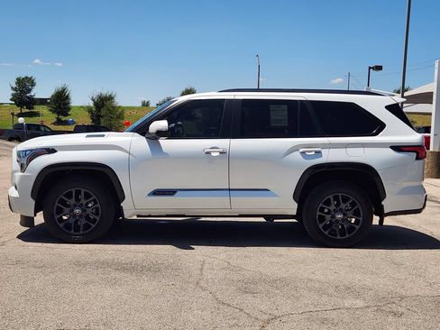 Used 2025 Toyota Sequoia Platinum AWD/4WD image 4