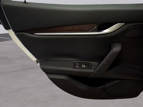 Used 2014 Maserati Ghibli RWD image 12