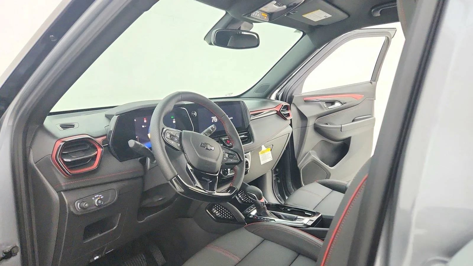 Used 2025 Chevrolet TrailBlazer RS w/ Convenience Package FWD image 17
