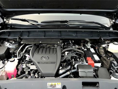 Used 2023 Toyota Highlander L image 37