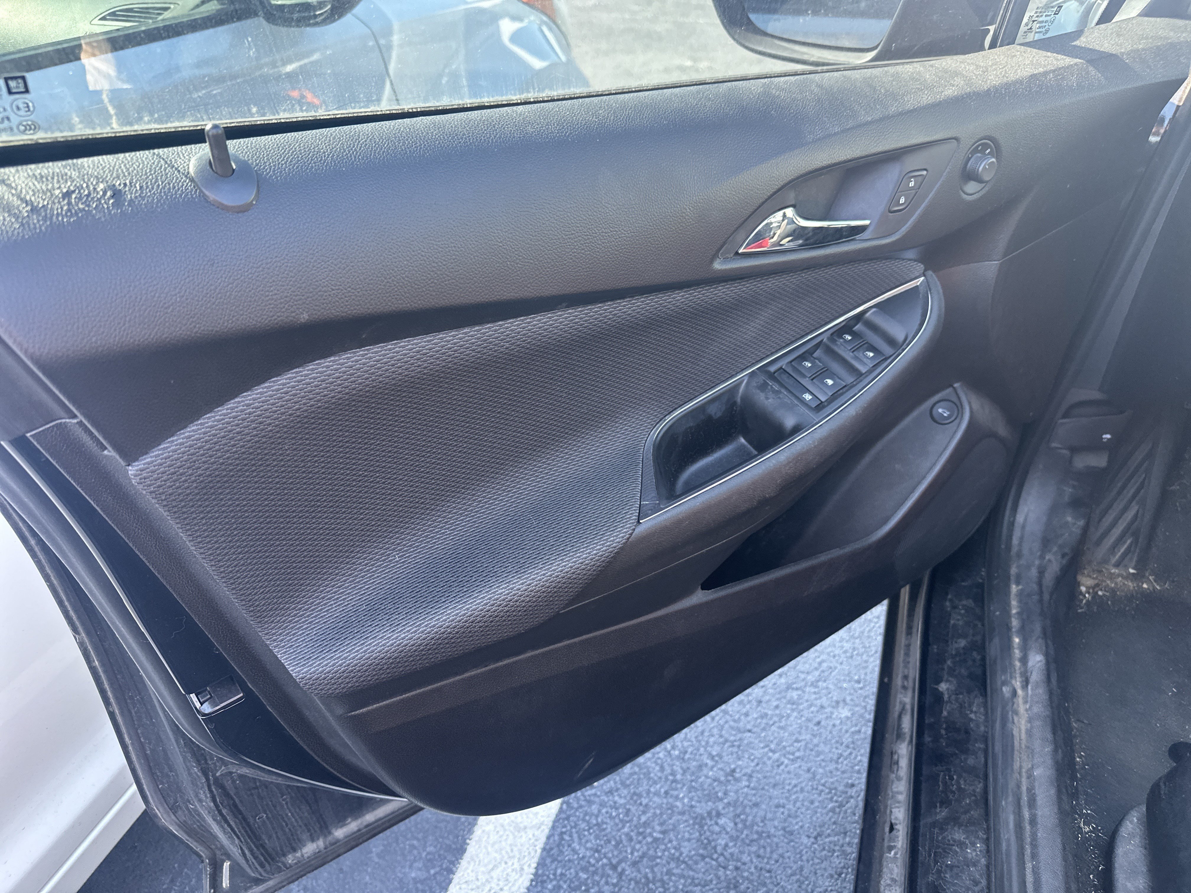 Used 2017 Chevrolet Cruze LS FWD image 15