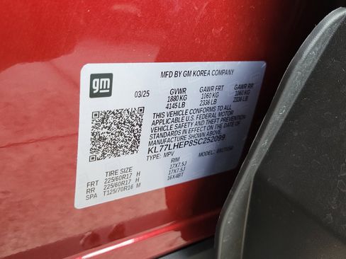 Used 2025 Chevrolet Trax LT FWD image 30