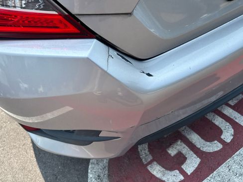 Used 2018 Honda Civic Touring image 4