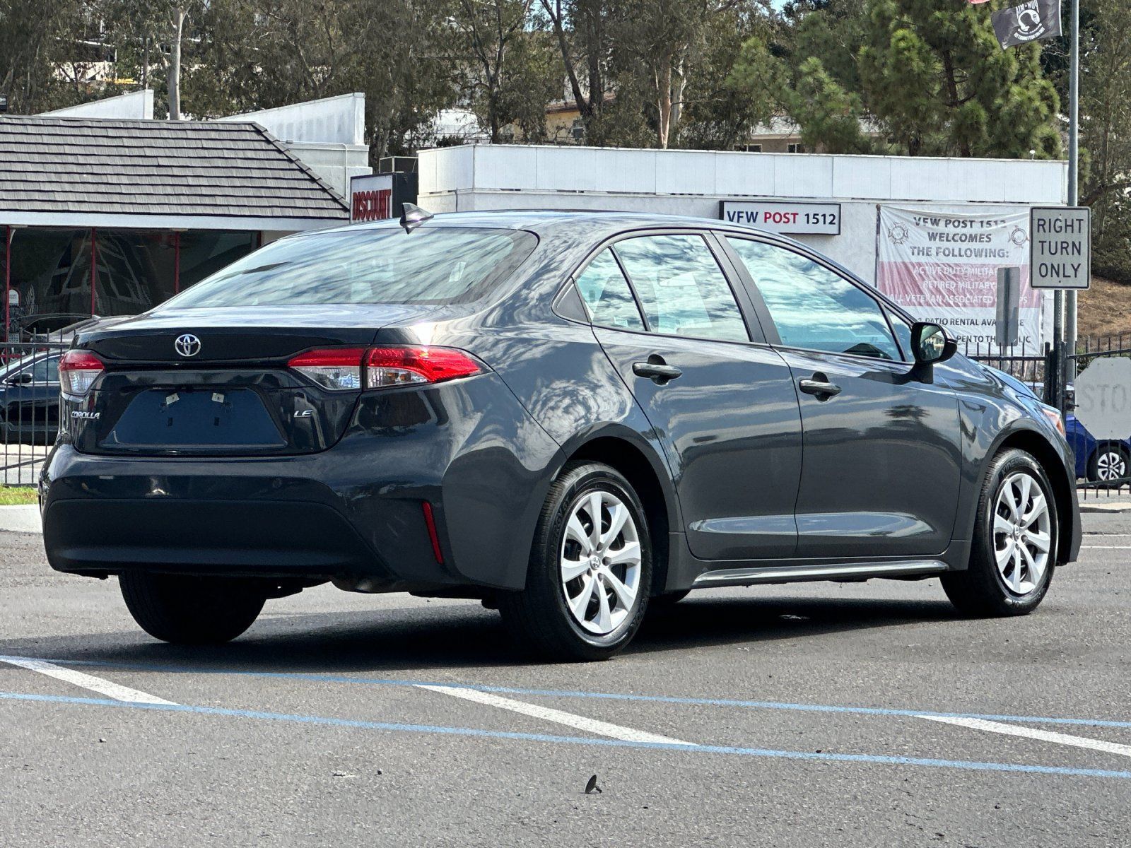 Used 2025 Toyota Corolla LE FWD image 5