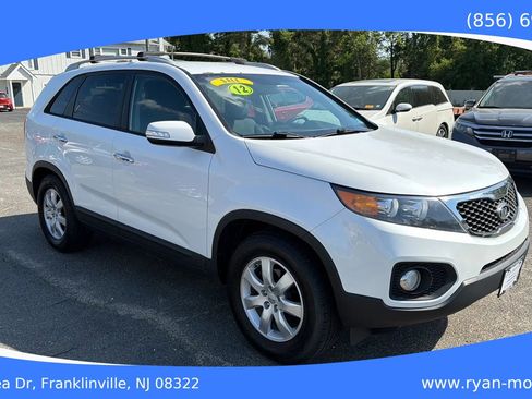 Used 2012 Kia Sorento LX w/ Convenience Pkg FWD image 3