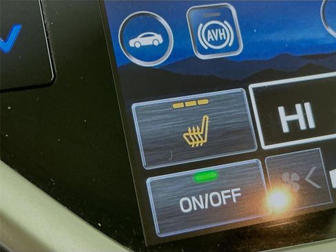 Used 2024 Subaru Ascent Premium w/ Convenience Package image 16