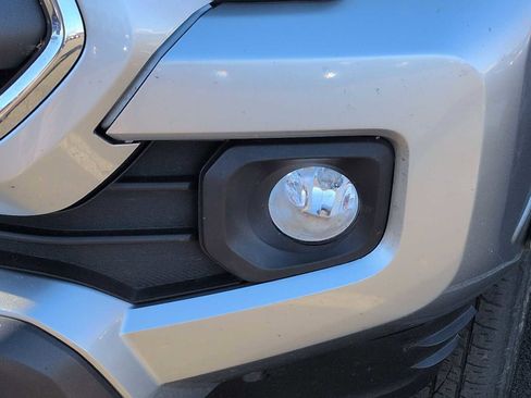 Used 2022 Toyota Tacoma 4x4 Double Cab image 2