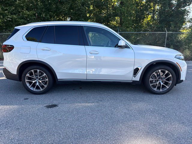 Certified 2024 BMW X5 xDrive40i w/ Premium Package AWD/4WD image 4