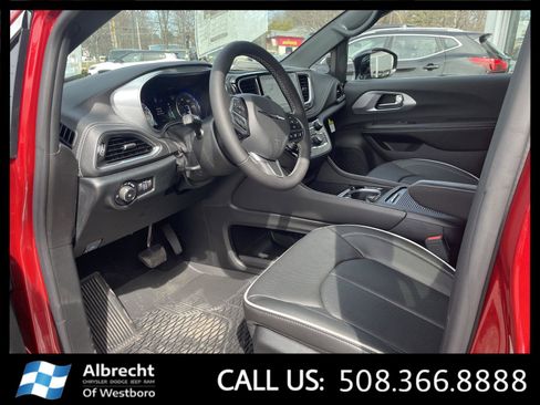 New 2026 Chrysler Pacifica Limited image 9