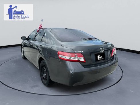 Used 2011 Toyota Camry LE image 5