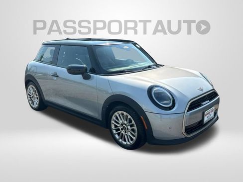 Used 2025 MINI Cooper 2-Door Hardtop FWD image 3